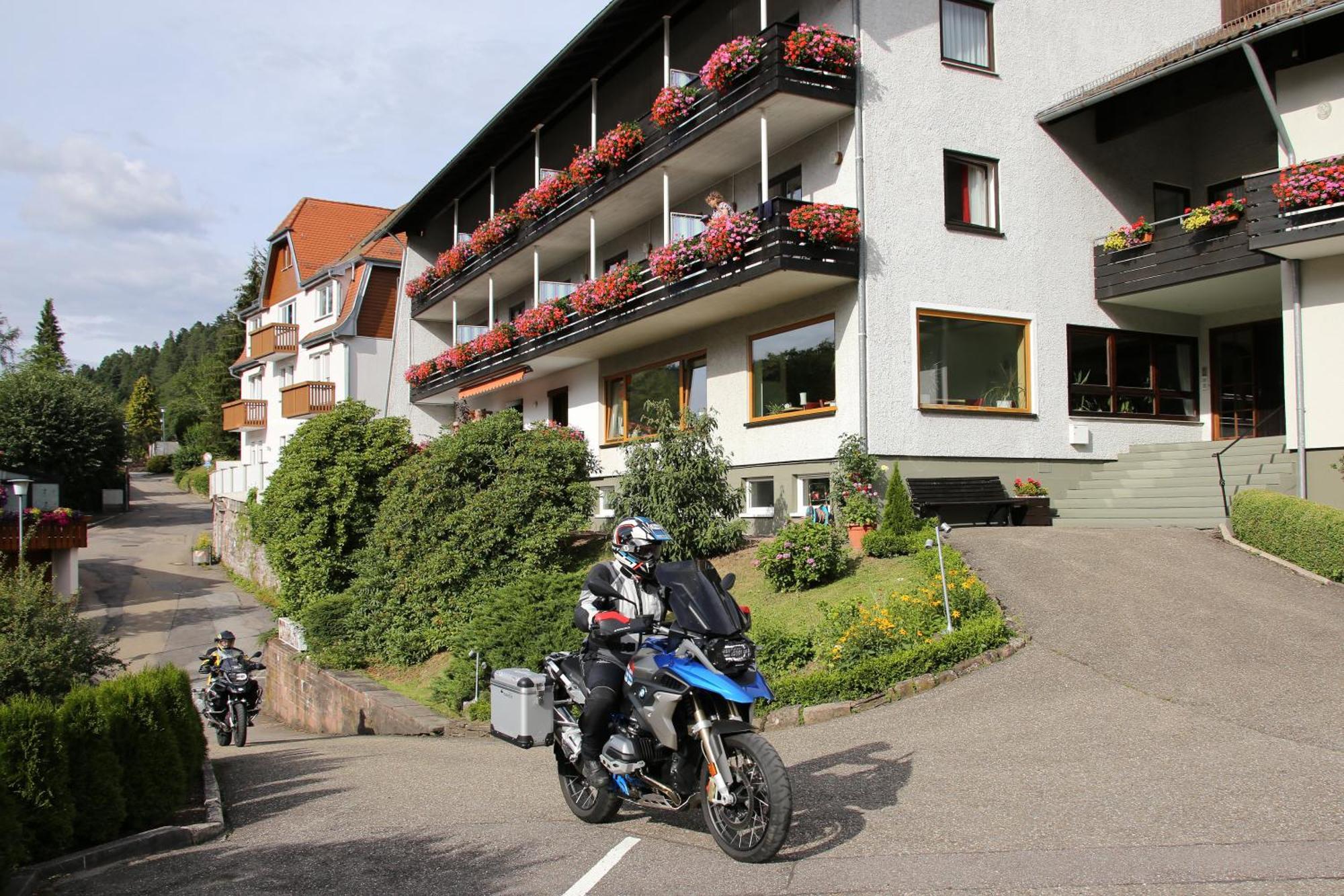 Aparthotel Schwarzwald Panorama Bad Wildbad Kültér fotó